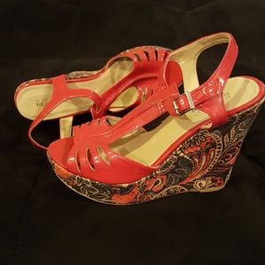 NWOT Red patent wedges